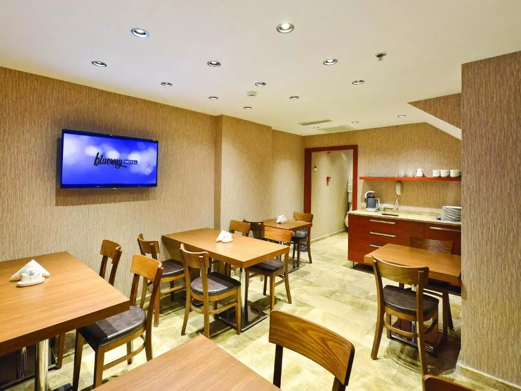 رستوران Blueway Hotel City